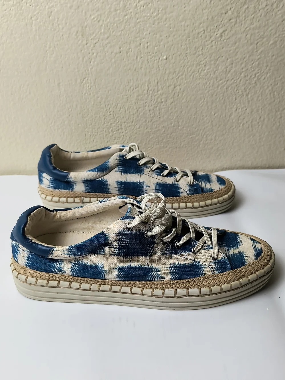 Sam Edelman Kavi 8 White Label with Black Script - Tie Dye
